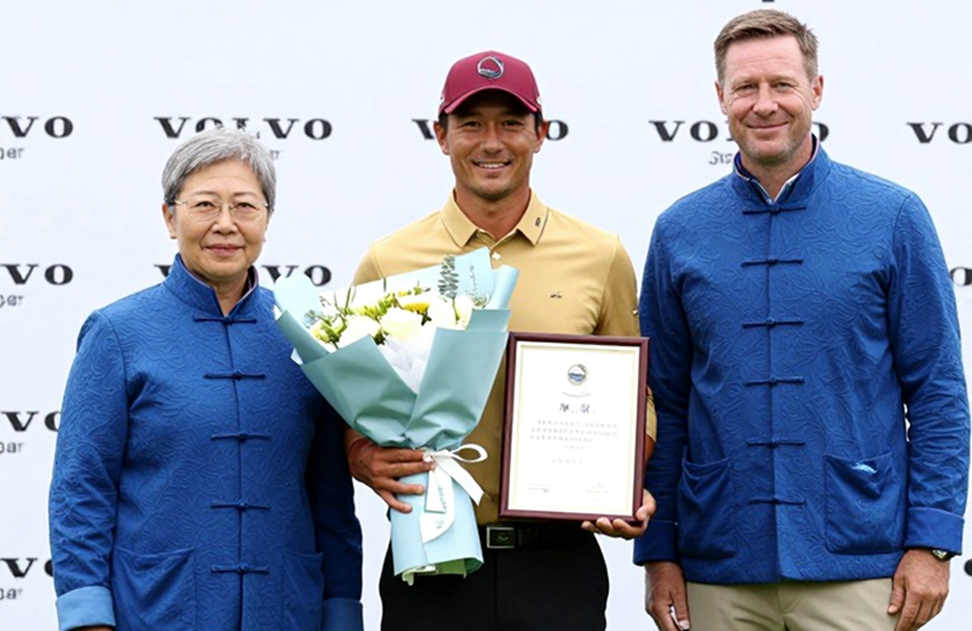 Tiger Woods và cú swing sắt ở Pebble Beach: tín hiệu trở lại, nhưng dữ liệu vẫn đứng ngoài cuộc